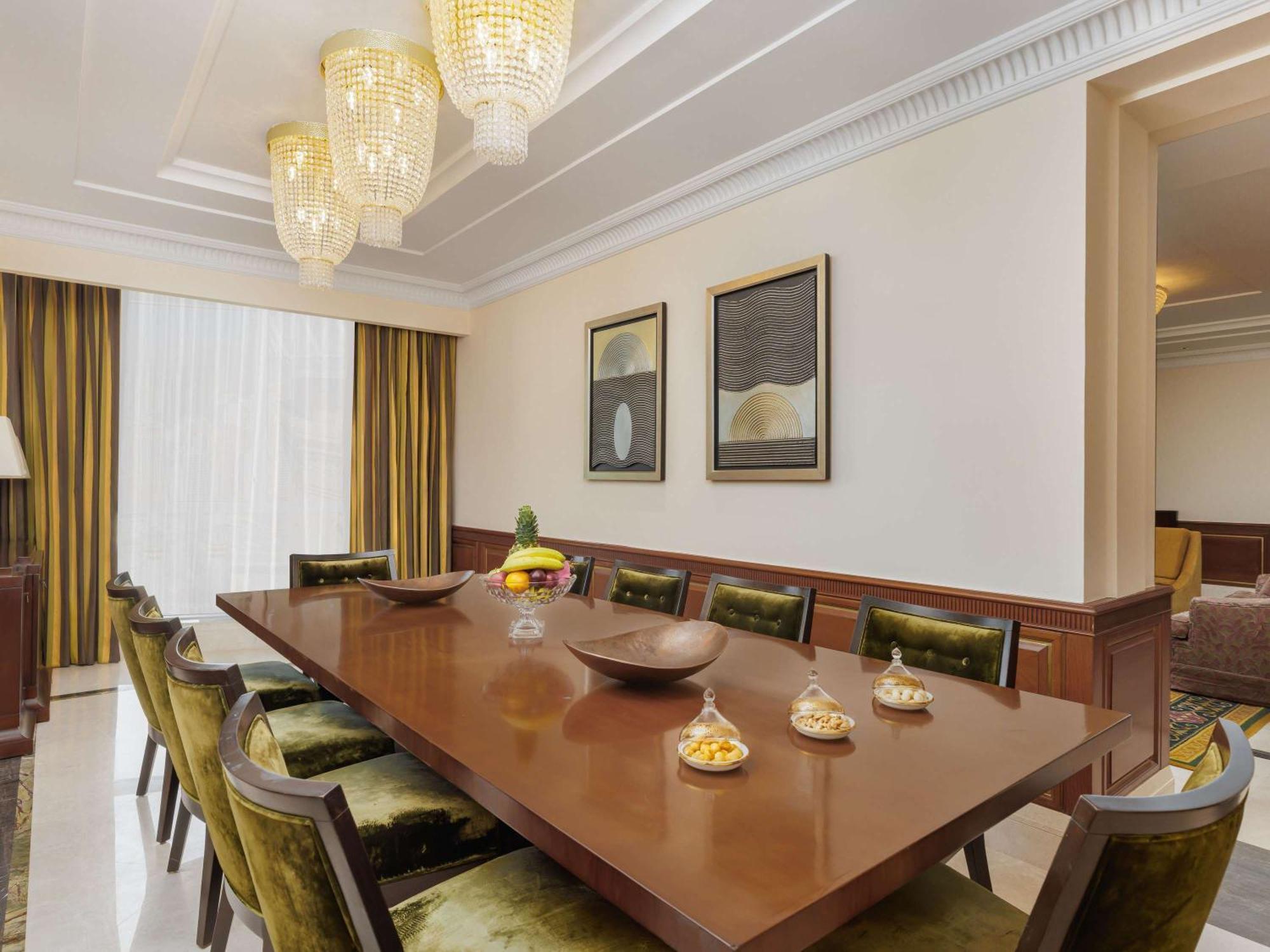 Swissotel Al Maqam Makkah Mekka Eksteriør billede A dining room