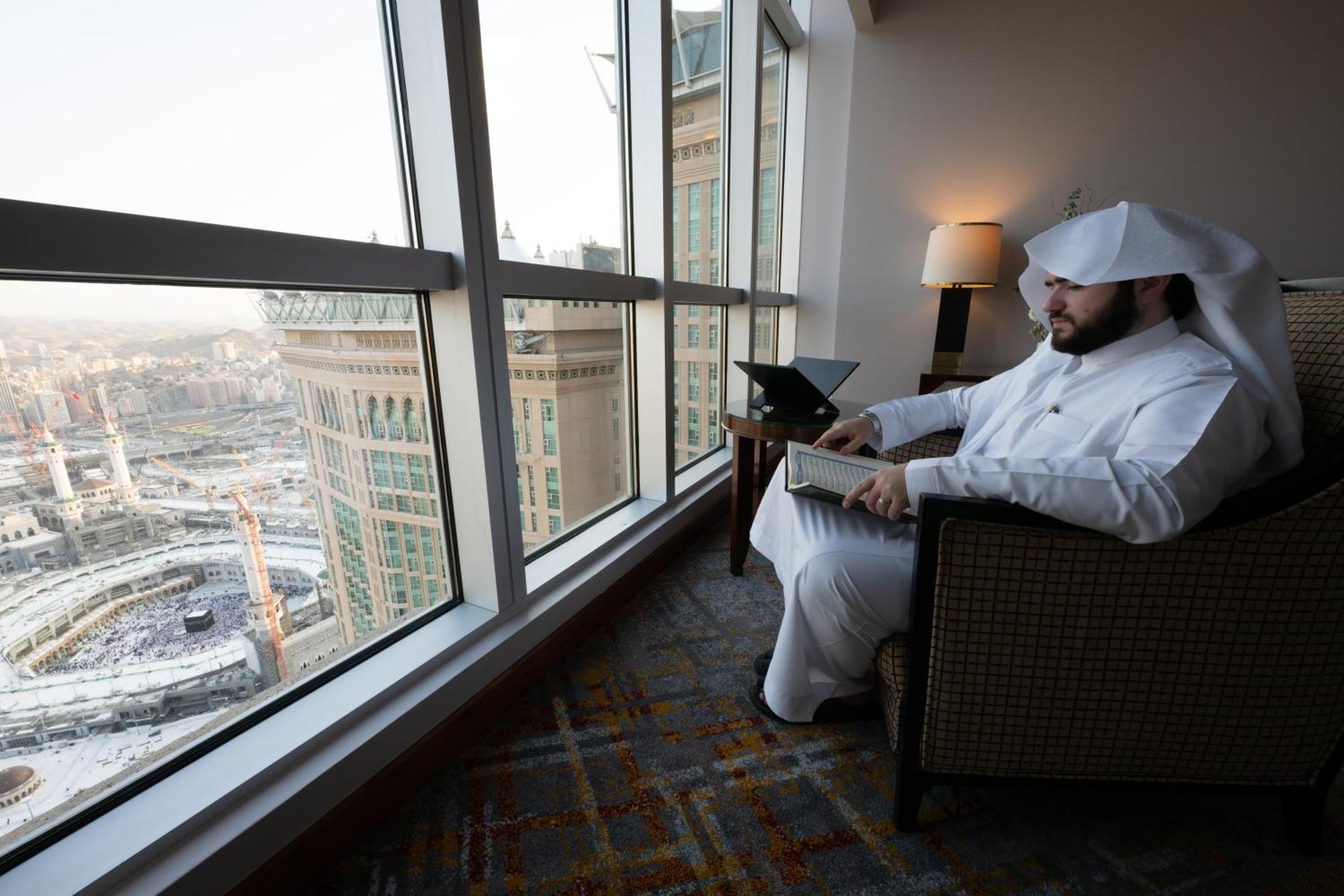 Swissotel Al Maqam Makkah Mekka Eksteriør billede A Saudi Arabian man in Riyadh